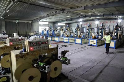 六十三團涉農企業開足馬力忙生產，旅客票務代理業務同步推進